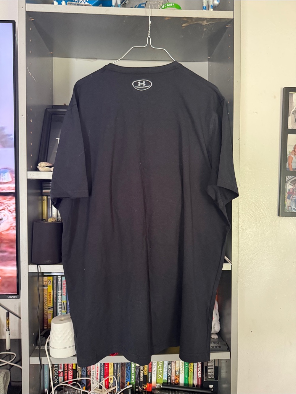Under Armour Black Short-Sleeve Graphic Logo Tee with Red Accent NWT! - Picture 3 of 4